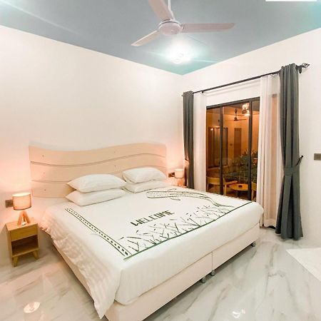 Infinity Beach Dhigurah Дигура Экстерьер фото