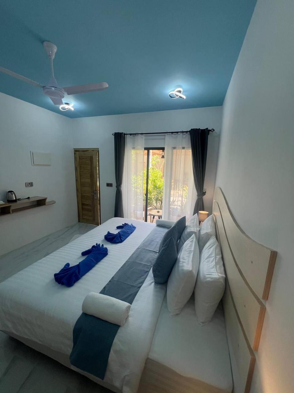 Infinity Beach Dhigurah Дигура Экстерьер фото